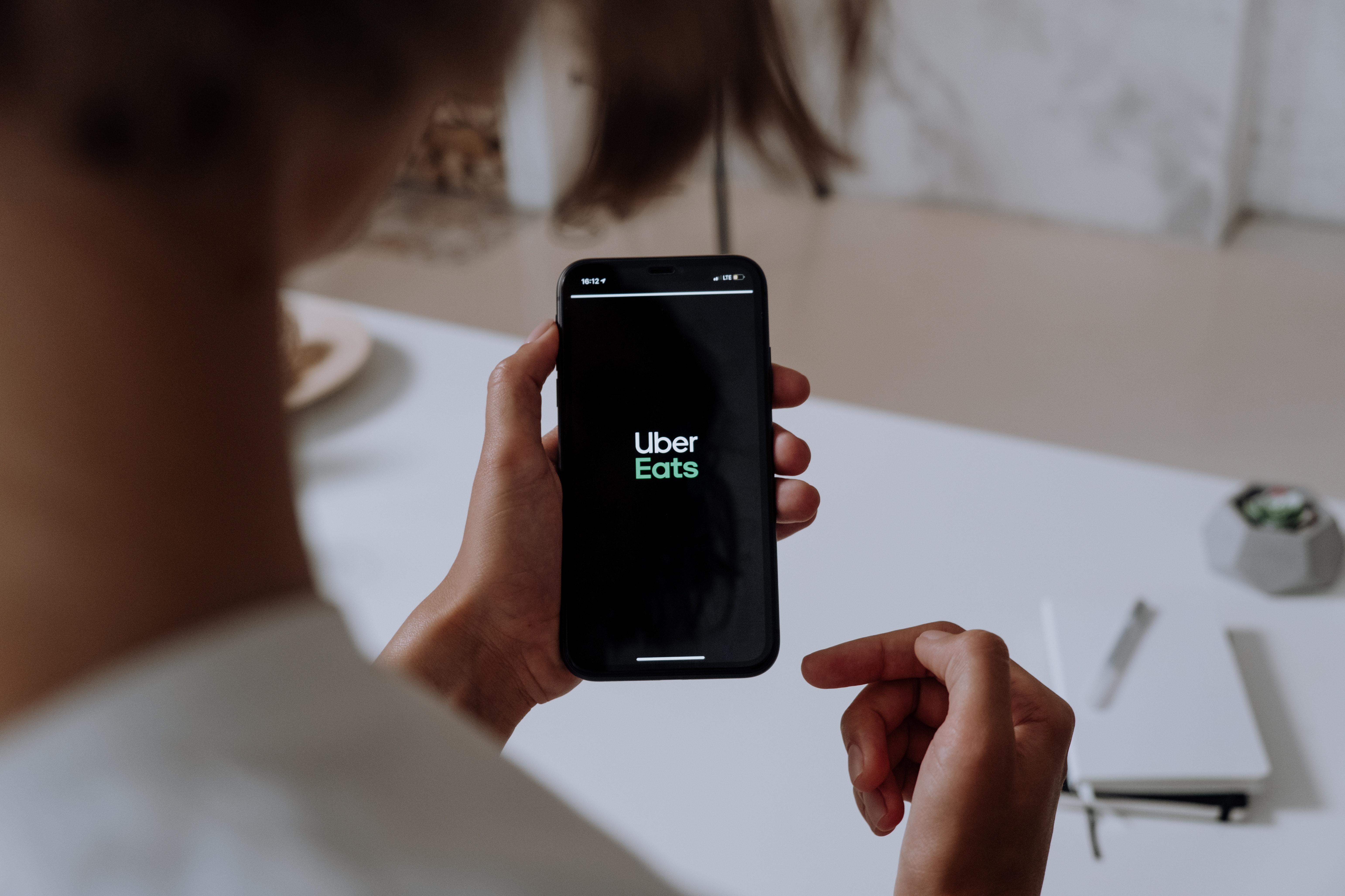 由「今晚，我想來點」的洗腦台詞來論Uber Eats 品牌行銷的成敗